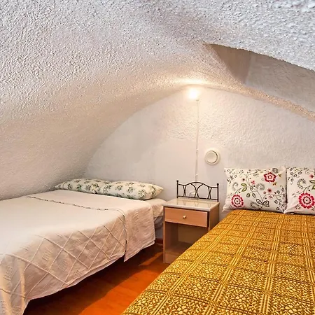 Yannis And Efi Cave House-sunset- אויה